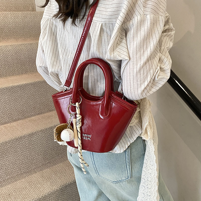 French Style Niche Women's Handbag Free Shipping Designer Bag Trendy Fashion Bucket Shoulder Crossbody Bag 3D PU Simple Shopping Bag