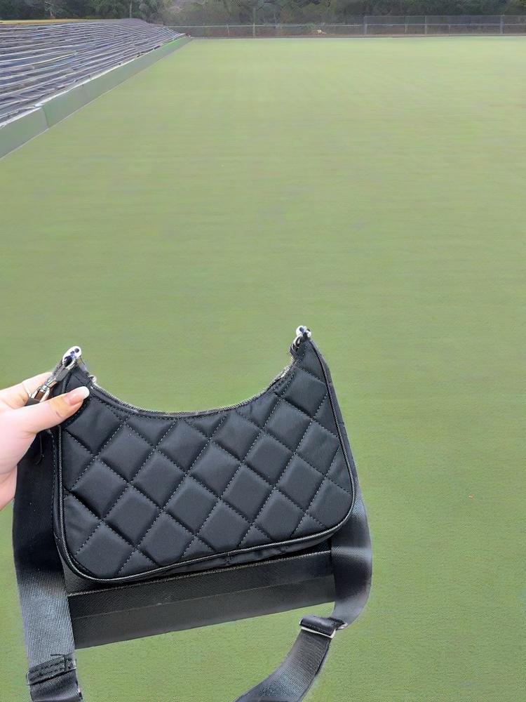 New crossbody bag casual hobo diamond grid chain armpit bag fashionable commuting bag adjustable nylon cloth shoulder bag