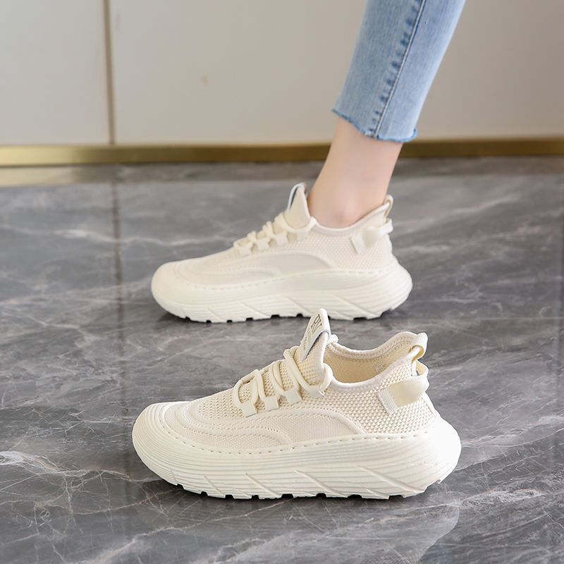 Sporting women's new running fly woven coconut shoes, designed by fashionable, non slip, lightweight, breathable tennis shoes