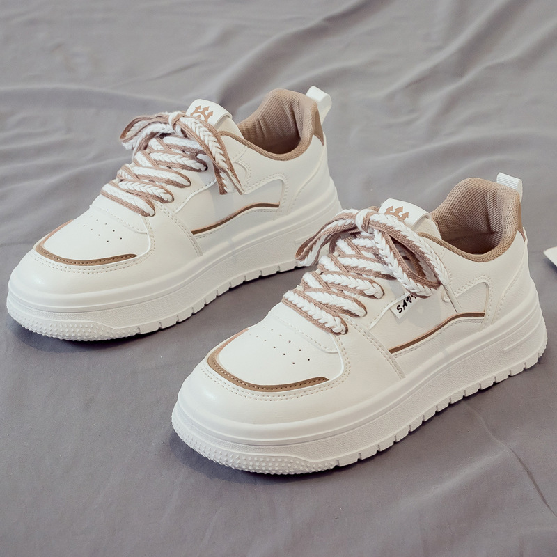 New white women's breathable multifunctional sports shoes designed by fashionable and casual soft soled sports shoes designer