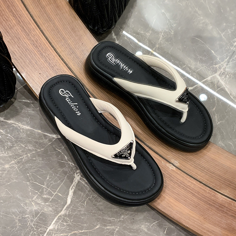 2025 Summer New Style Thick Sole Letter slipper for womens Designer Hot Selling Outdoor Beach Slides Versatile Size 35-39