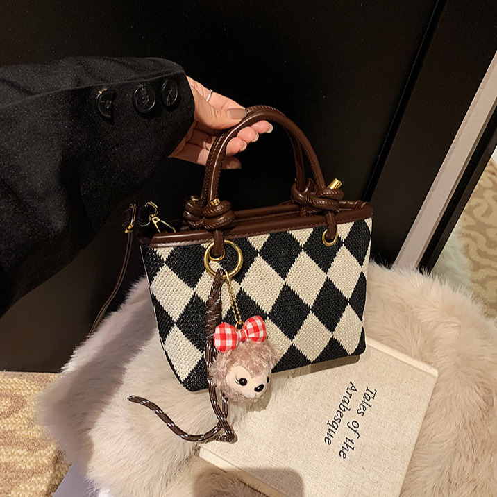 Casual Women's Handbag Free Shipping Designer Bag Lingge Fashionable Color Contrast Crossbody Bag New Cute Single Shoulder Phone Bag Makeup Bag