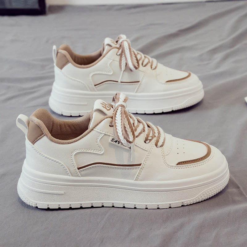 New white women's breathable multifunctional sports shoes designed by fashionable and casual soft soled sports shoes designer