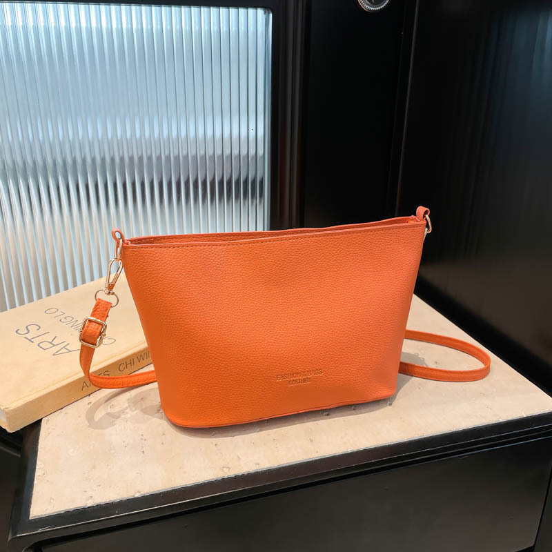 Free Delivery Designer Bag Texture Large Capacity For Women 2025 New Summer Versatile Crossbody Fashionable Commuting Single Shoulder Bucket Luxury Ba