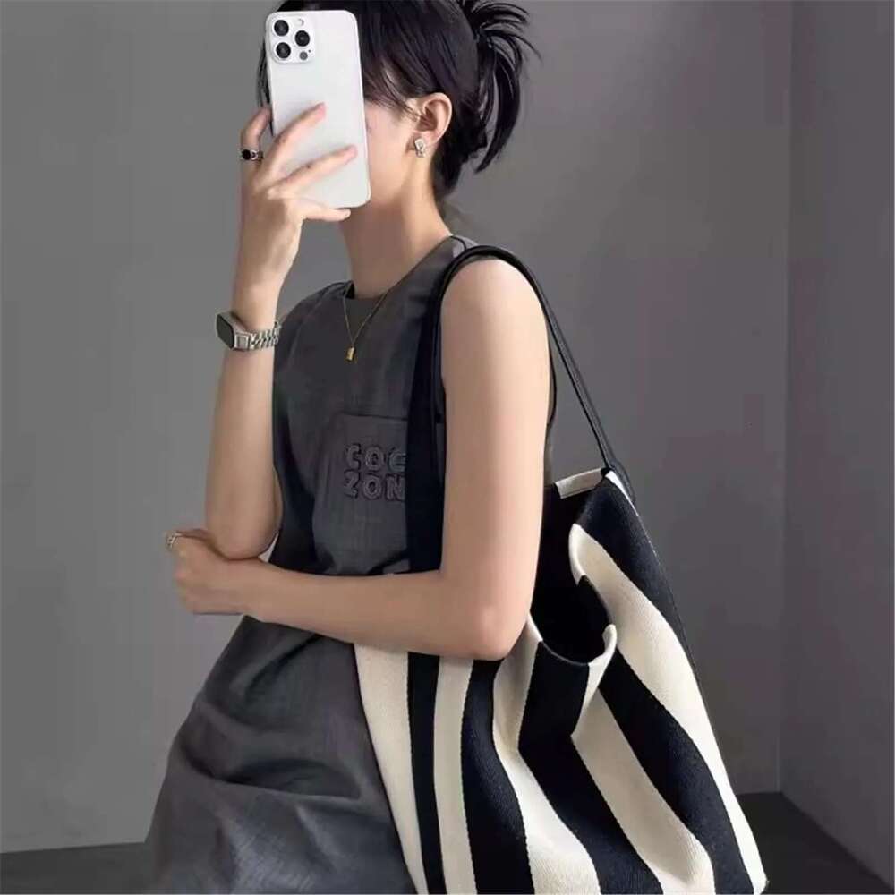 New Stripe Wide Canvas Tote Women s Large Capacity Casual Simple Commuting Single Shoulder Bucket Bag Versatil bag