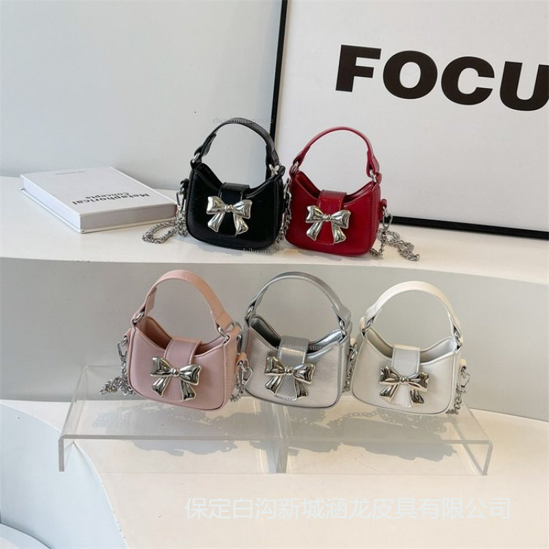 Free Delivery Designer Bag Women's Crossbody Bag New Fashionable Bow Handbag Summer Chain Strap Niche Fan Shoulder Bag Change Phone Bag