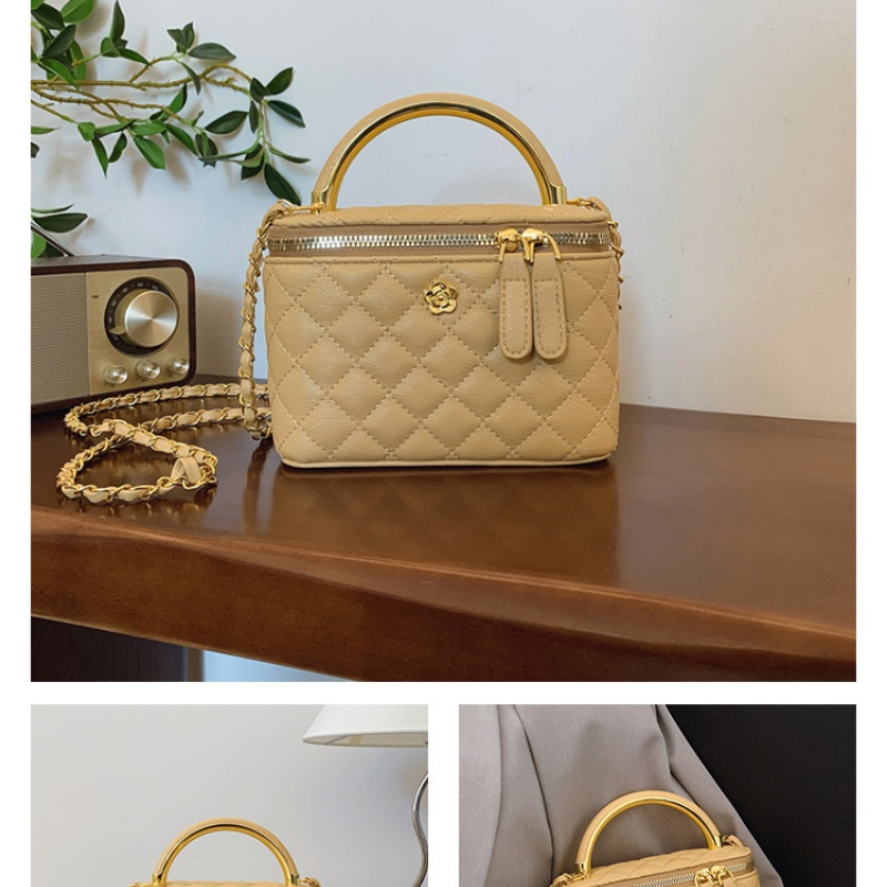 2025 new popular free shipping designer women dia grid chain small fragrant style handbag versatile trend shoulder fashionable crossbody bag