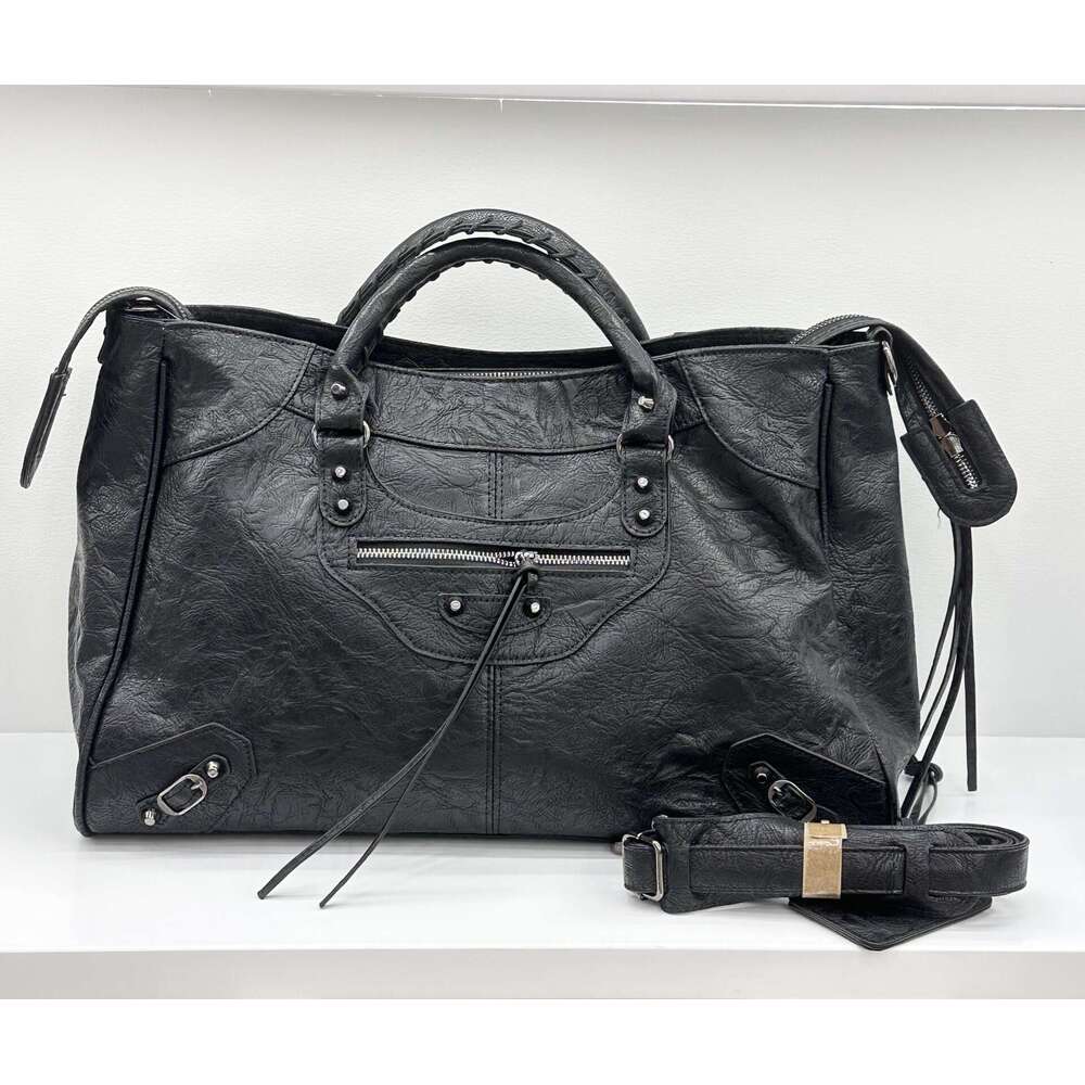 Oversized travel with sheepskin pattern and black nails carrying crossbody bag