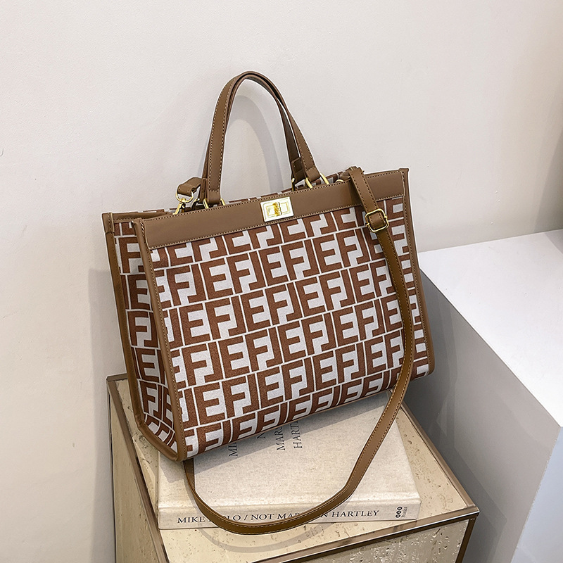 Free Shipping 2025 New Style Designer Women Letter Bag Fashion Leisure Travel Tote Bag Commuter Shoulder Bag Daily Matching for Women Blue Brown Khaki