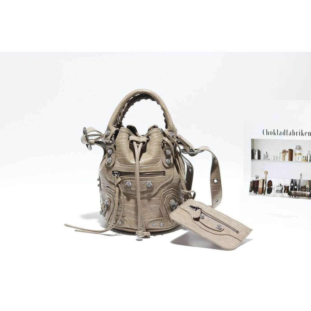 Motorcycle nail crocodile pattern bucket bag hand held crossbody
