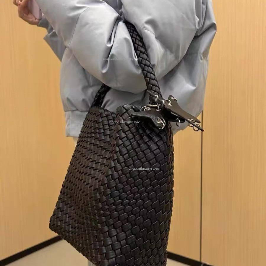 Women's Shoulder Bag Free Delivery Designer Bag Fashionable Niche Gold Hand Woven Handbag Casual Lazy Style Shoulder Bag Shopping Vegetable Baske