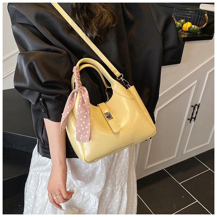 2025 Free Shipping Designer Women's Bag Fashion Handbag New Korean Version Casual Belt Metal Buckle Simple Shoulder Bag Red Phone Bag Student Bag