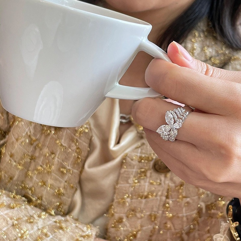 S925 sterling silver butterfly flying Beautiful ring bestseller in Europe and America unique fashionable beautiful and elegant animal jewelry ring
