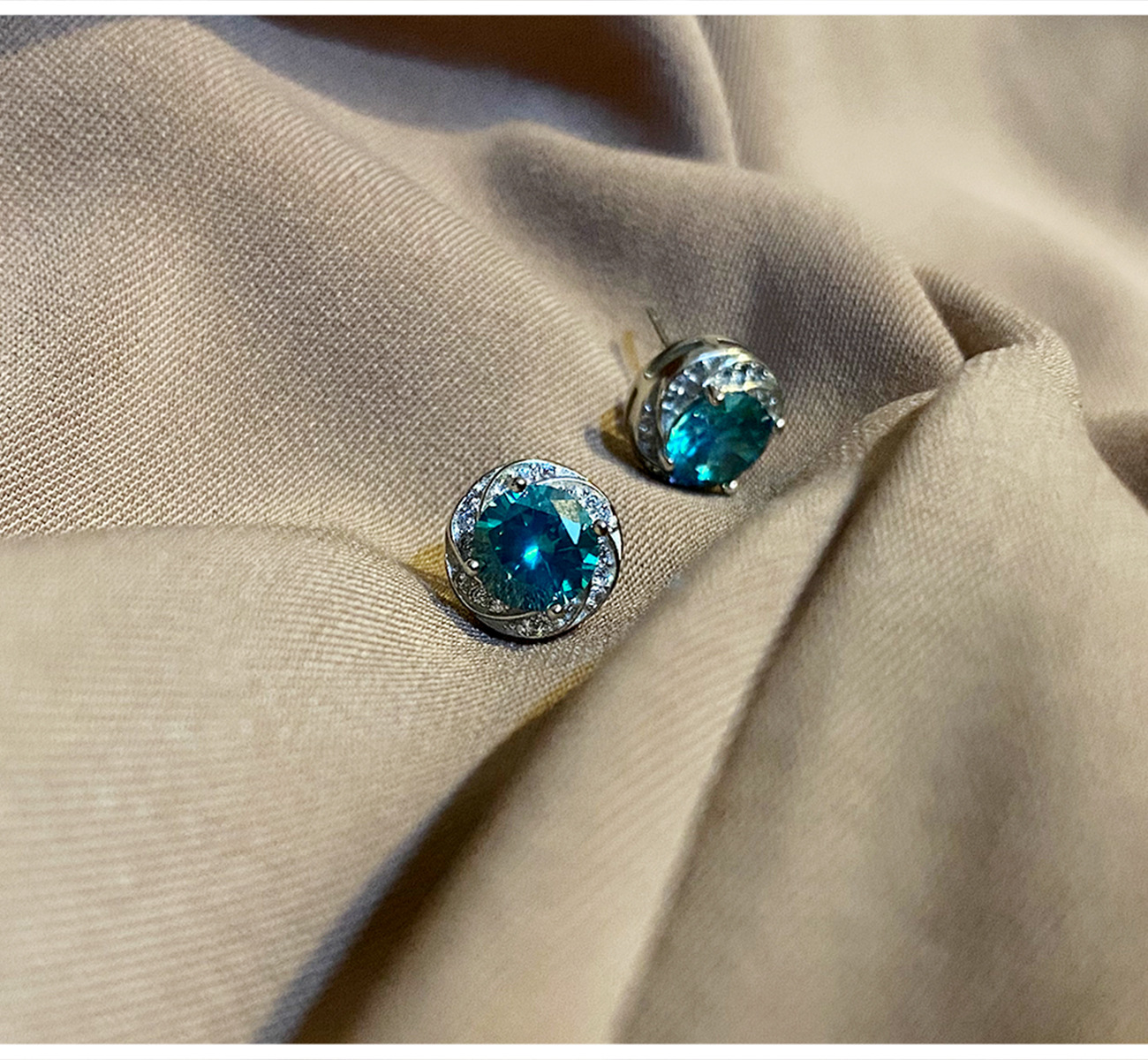 2025 Handamde 1CT Round Cut Blue Green Lab Mossainte Diamond Luxury Jewelry Real 925 Sterling Silver Women Fashion Party Wedding Flower Stud Earring G