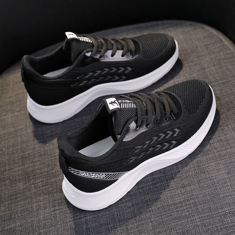Women's new casual soft soled lightweight travel shoes designed by fashionable daily commuting trend breathable sports shoes