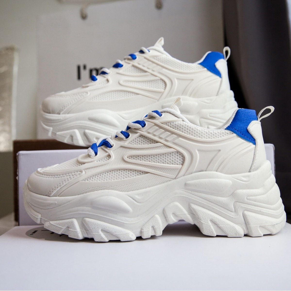 White niche aesthetic value women's multifunctional shoe designer fashionable breathable casual sports shoes, suitable for women