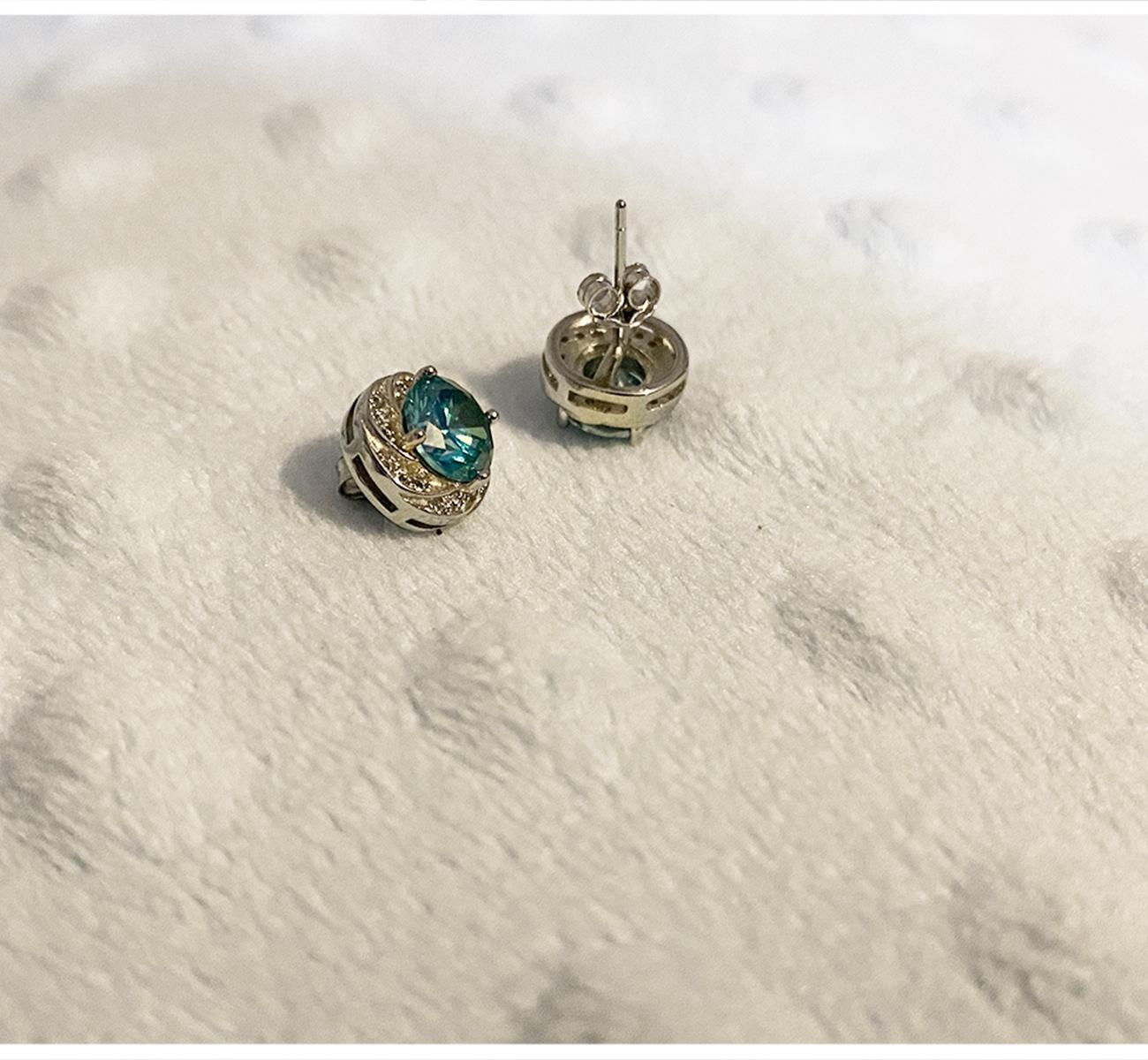 2025 Handamde 1CT Round Cut Blue Green Lab Mossainte Diamond Luxury Jewelry Real 925 Sterling Silver Women Fashion Party Wedding Flower Stud Earring G