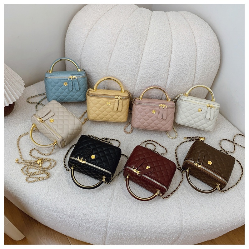 2025 new popular free shipping designer women dia grid chain small fragrant style handbag versatile trend shoulder fashionable crossbody bag