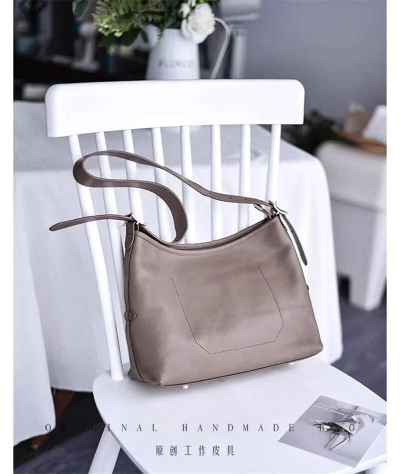Fashion Vintage Designer Handmade Genuine Women's Shoulder Bag Outdoor Daily Travel Simple Cow Leather Underarm Bag.