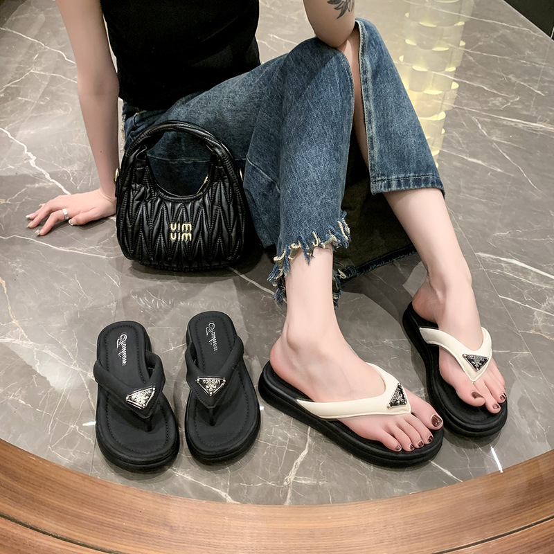 2025 Summer New Style Thick Sole Letter slipper for womens Designer Hot Selling Outdoor Beach Slides Versatile Size 35-39