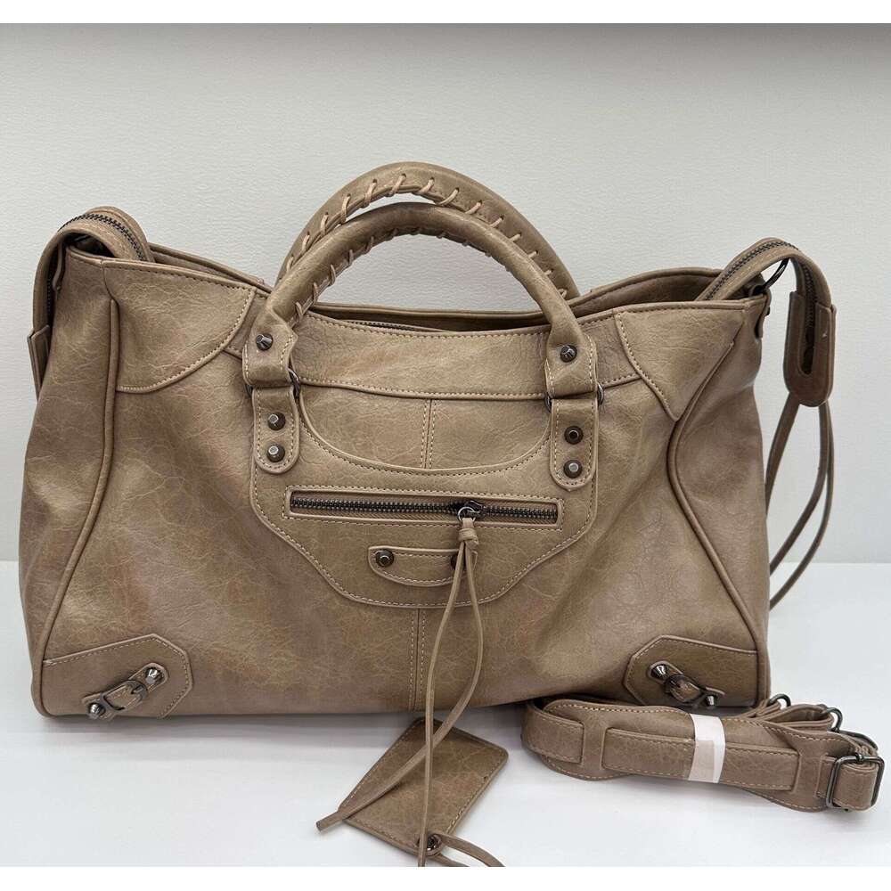 Oversized travel with sheepskin pattern and black nails carrying crossbody bag