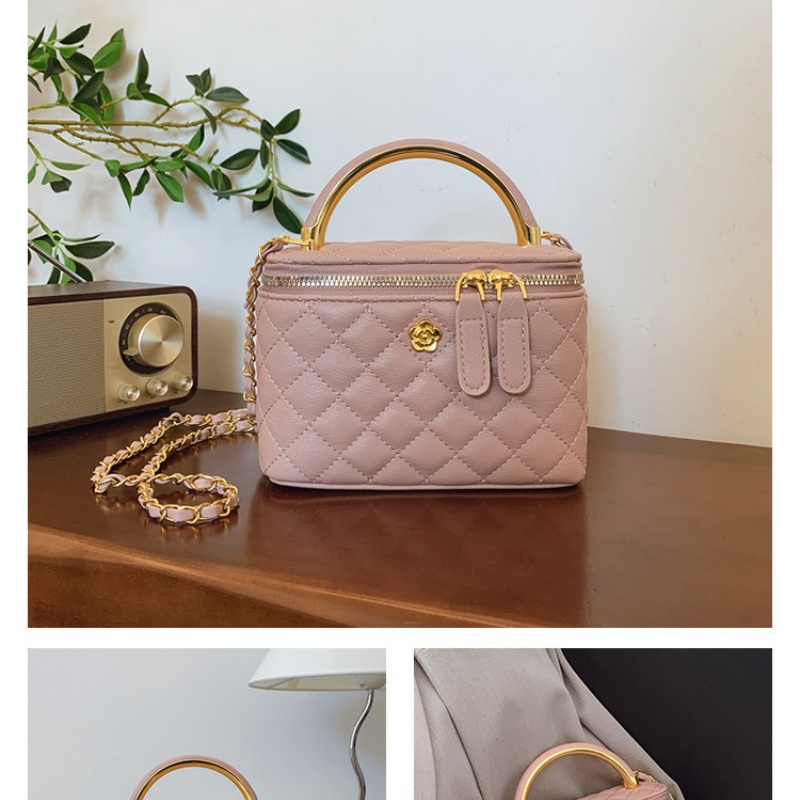 2025 new popular free shipping designer women dia grid chain small fragrant style handbag versatile trend shoulder fashionable crossbody bag