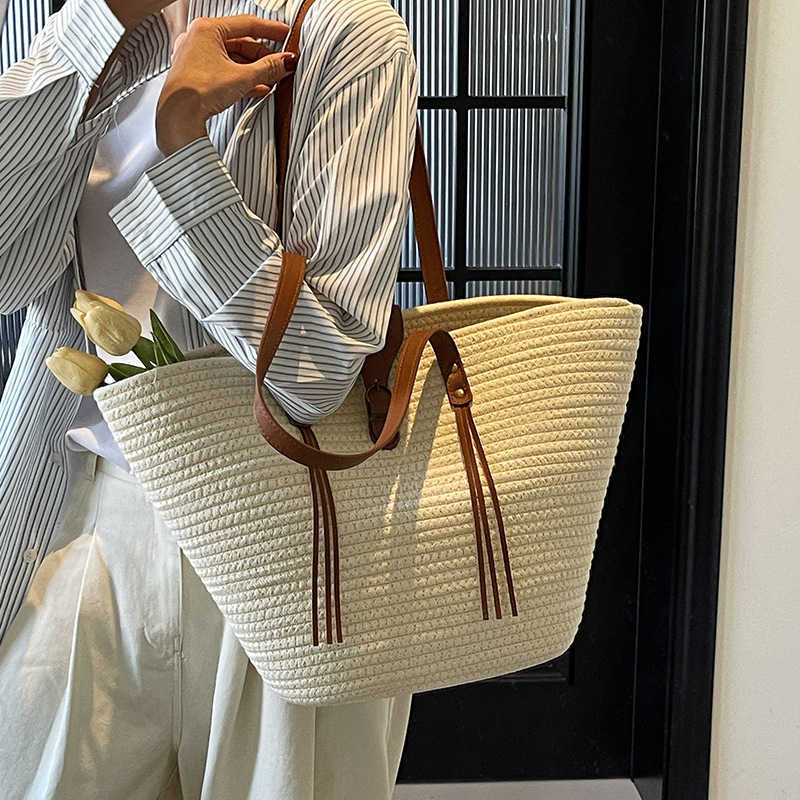 New Leisure Small Fresh Woven Armpit Beach Bag Commuting Large Capacity Commuting Vegetable Basket Tote Bag for Women