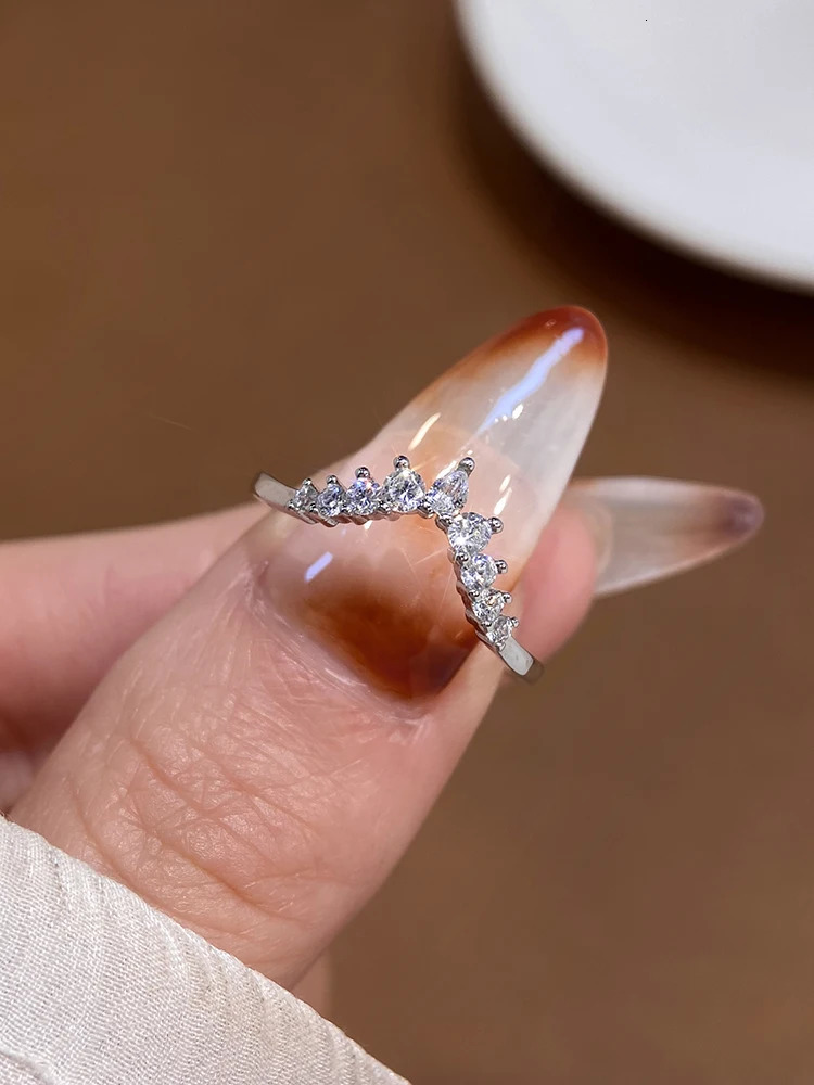 925 Sterling Silver Simplicity Classic V-Shaped Water Droplet Ring For Women Engagement Wedding High Quality Fine Jewelry 250515