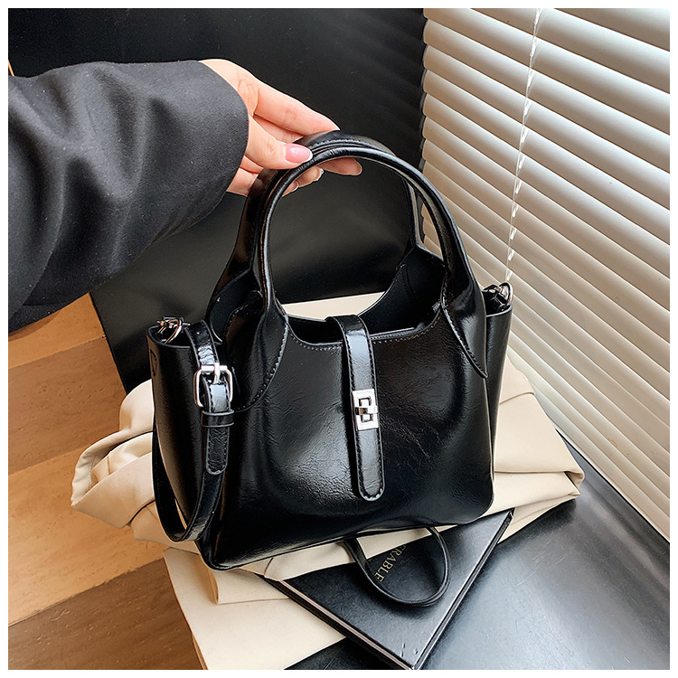 2025 Free Shipping Designer Women's Bag Fashion Handbag New Korean Version Casual Belt Metal Buckle Simple Shoulder Bag Red Phone Bag Student Bag