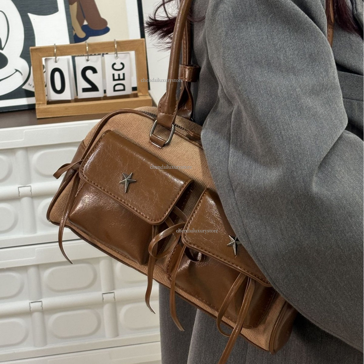 Free Delivery Designer Bag Women's Crossbody Bag Fashionable Retro Bowling Bag New Large Capacity Boston Bag Niche Hand-held Shoulder Bag Casual 