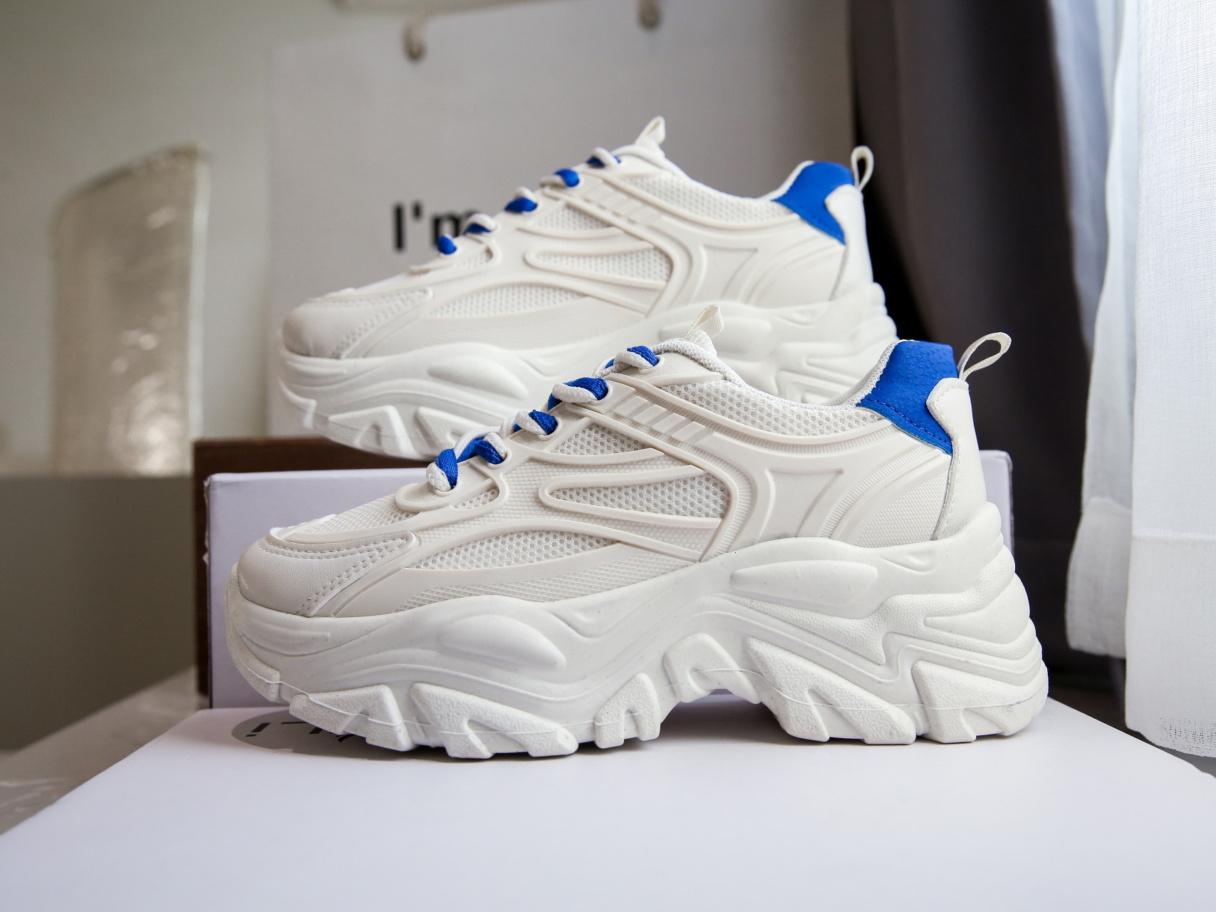 White niche aesthetic value women's multifunctional shoe designer fashionable breathable casual sports shoes, suitable for women