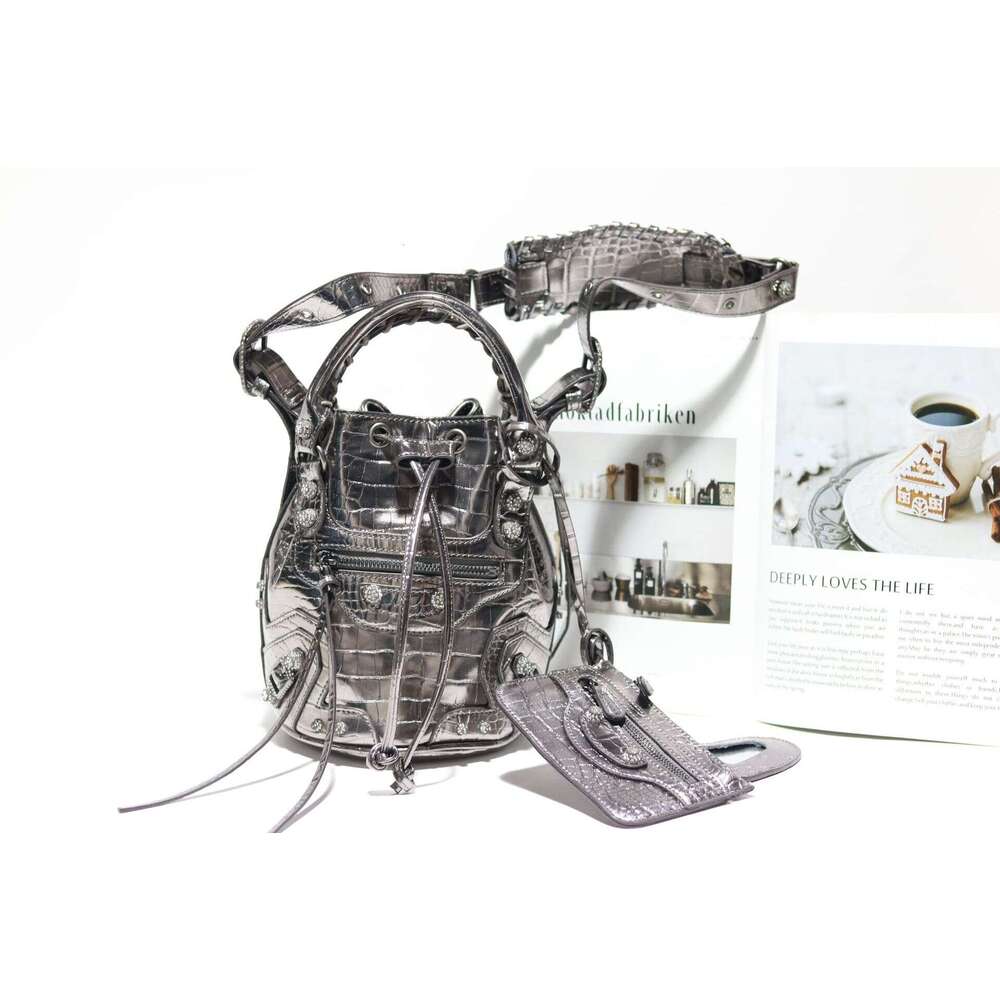 Motorcycle nail crocodile pattern bucket bag hand held crossbody