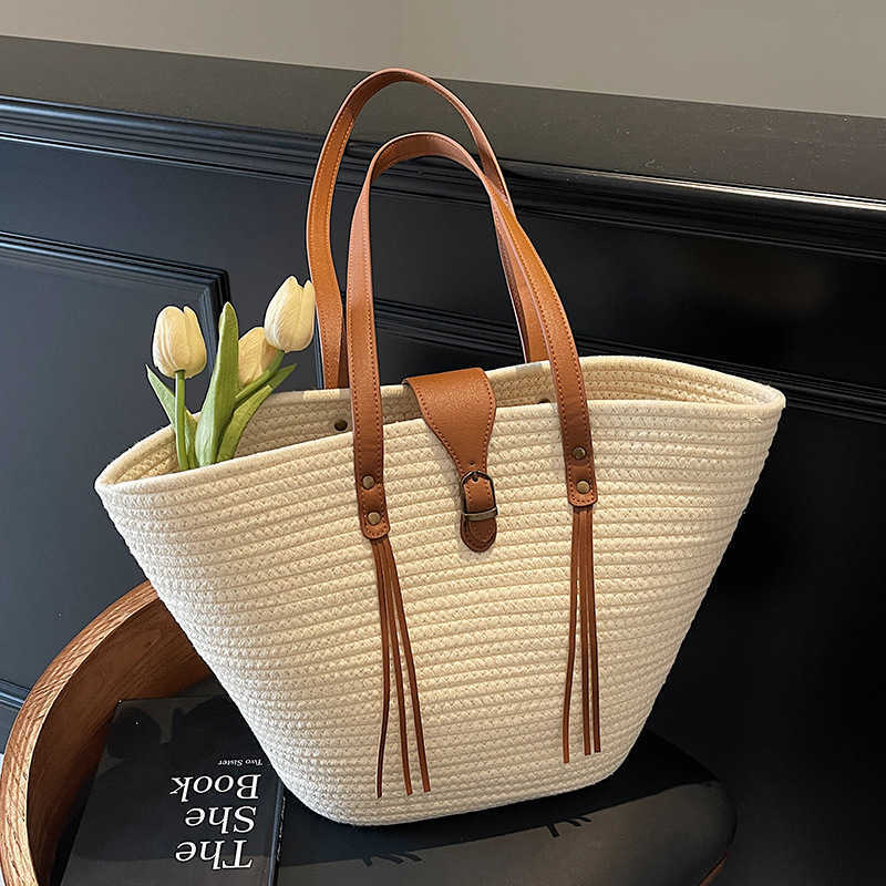 New Leisure Small Fresh Woven Armpit Beach Bag Commuting Large Capacity Commuting Vegetable Basket Tote Bag for Women