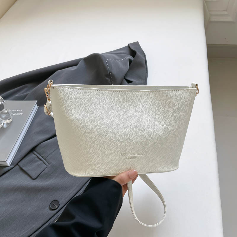 Free Delivery Designer Bag Texture Large Capacity For Women 2025 New Summer Versatile Crossbody Fashionable Commuting Single Shoulder Bucket Luxury Ba
