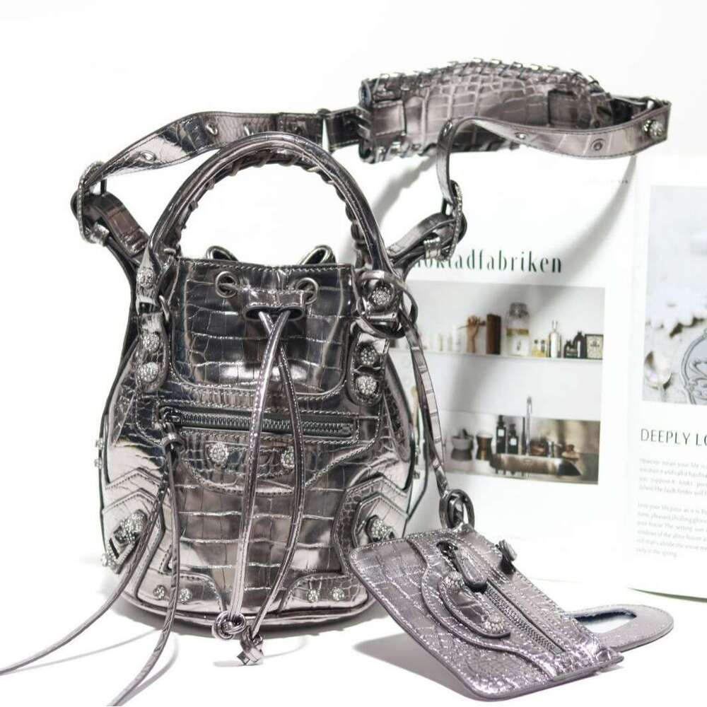 Motorcycle nail crocodile pattern bucket bag hand held crossbody
