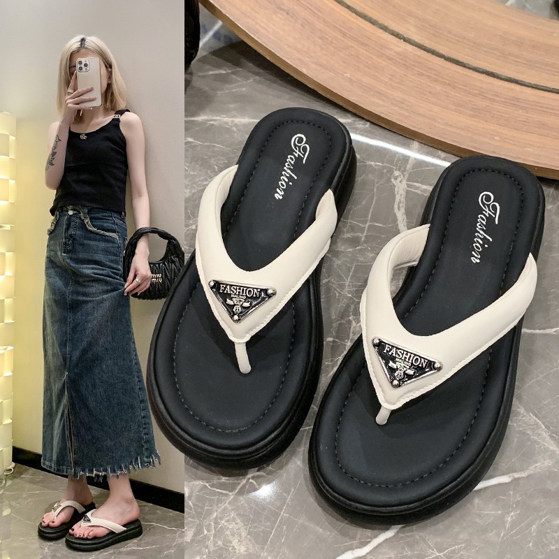 2025 Summer New Style Thick Sole Letter slipper for womens Designer Hot Selling Outdoor Beach Slides Versatile Size 35-39