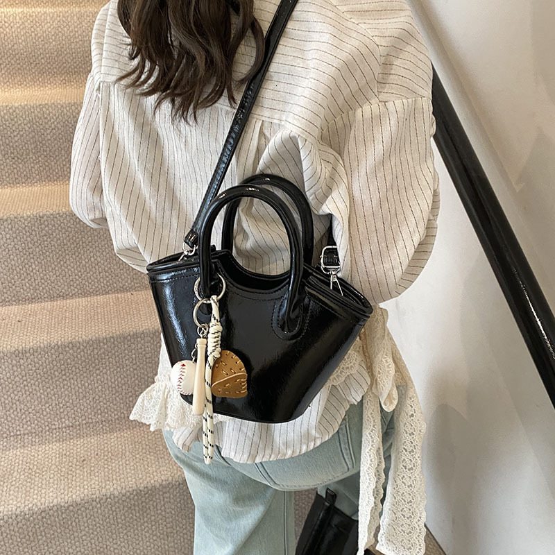French Style Niche Women's Handbag Free Shipping Designer Bag Trendy Fashion Bucket Shoulder Crossbody Bag 3D PU Simple Shopping Bag