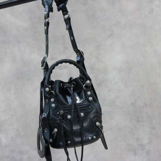 Motorcycle nail crocodile pattern bucket bag hand held crossbody