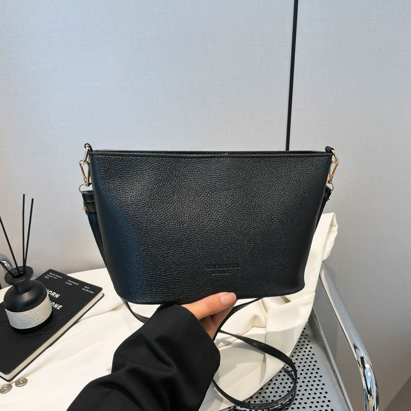Free Delivery Designer Bag Texture Large Capacity For Women 2025 New Summer Versatile Crossbody Fashionable Commuting Single Shoulder Bucket Luxury Ba