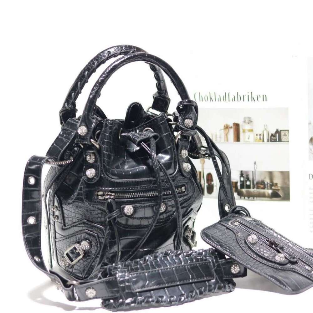 Motorcycle nail crocodile pattern bucket bag hand held crossbody
