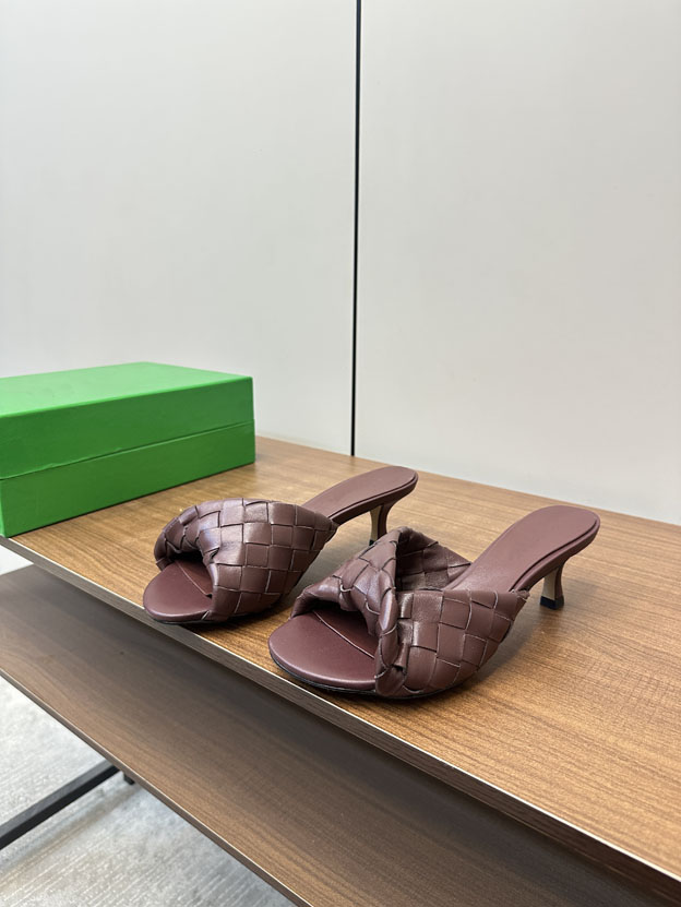 High quality women's thick soled slippers, fashionable woven letter sandals, park casual beach shoes 35-42