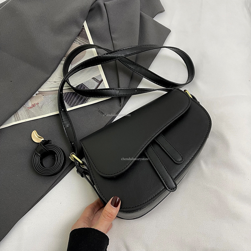 Free Delivery Designer Bag Summer Luxury Women's Shoulder Bag Urban Minimalist Popular Crossbody Bag Saddle Bag Three-dimensional Fashionable Han