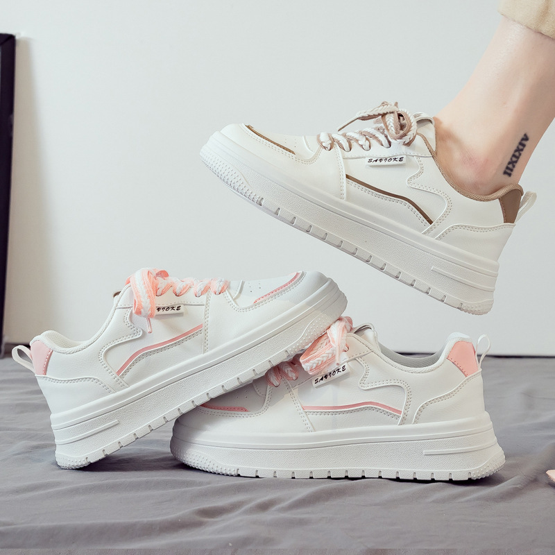 New white women's breathable multifunctional sports shoes designed by fashionable and casual soft soled sports shoes designer