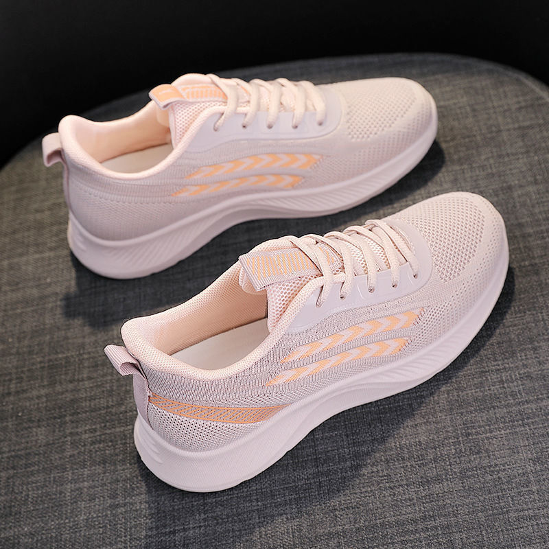 Women's new casual soft soled lightweight travel shoes designed by fashionable daily commuting trend breathable sports shoes