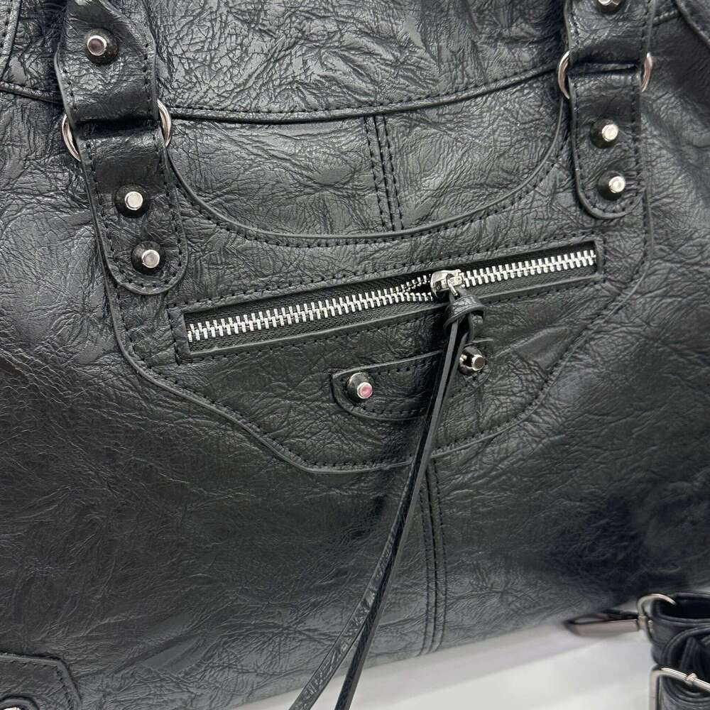Oversized travel with sheepskin pattern and black nails carrying crossbody bag