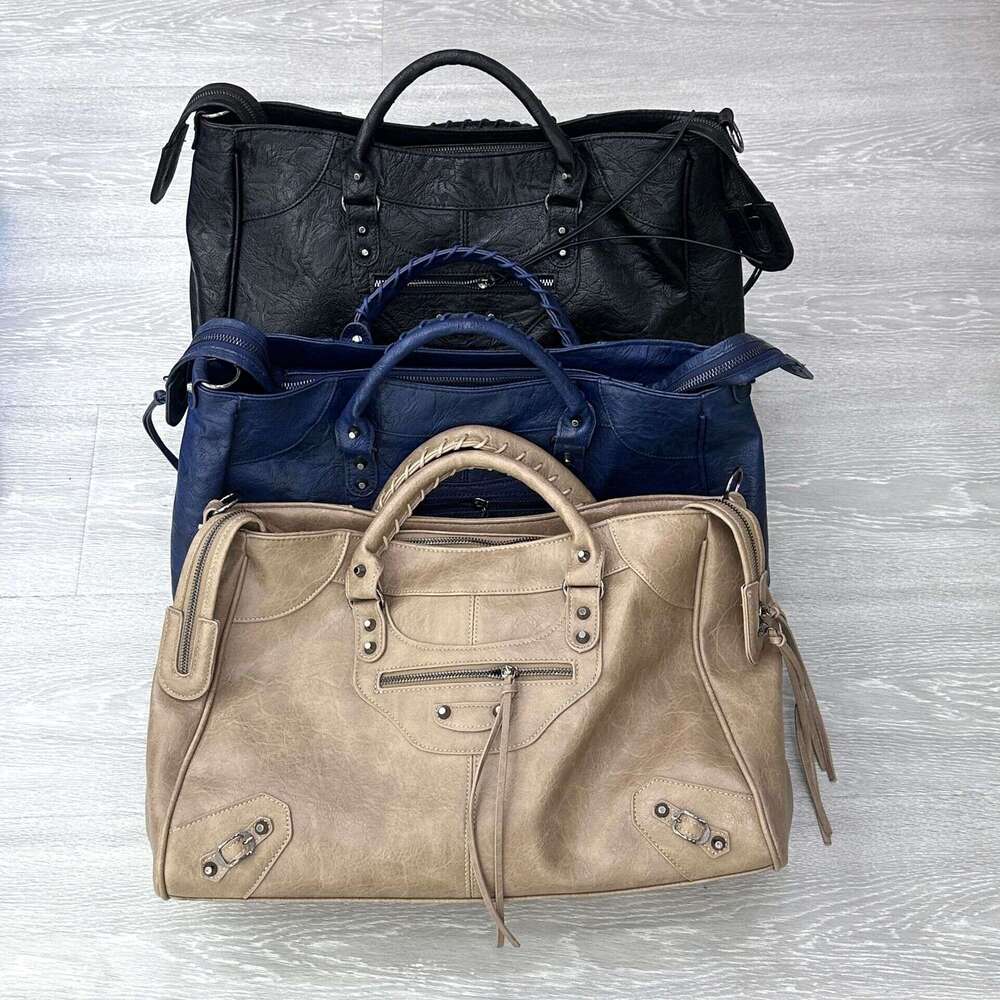 Oversized travel with sheepskin pattern and black nails carrying crossbody bag