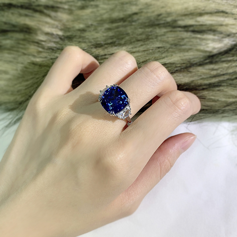S925 sterling silver 13*13 artificial high-carbon diamond dreamy royal blue beautiful ring, European and American personalized fashion high-end royal 