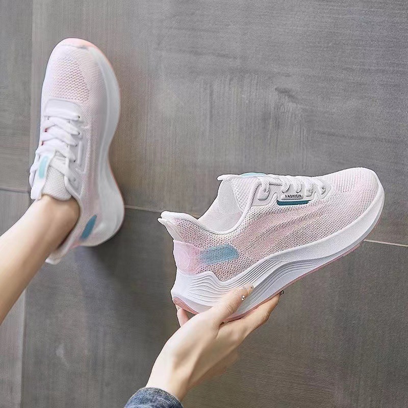 New Mesh Women's Breathable Sports Soft Bottom Travel White Shoes Designer Fashionable Daily Commuter Flat Casual Shoes
