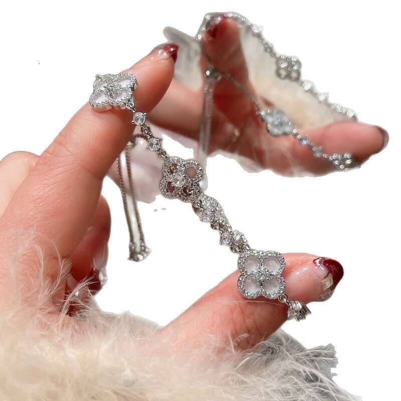 designer bracelet Zircon dia flower pull-out Korean style fresh high-value bracelet, light and high-end commuting accessories for women