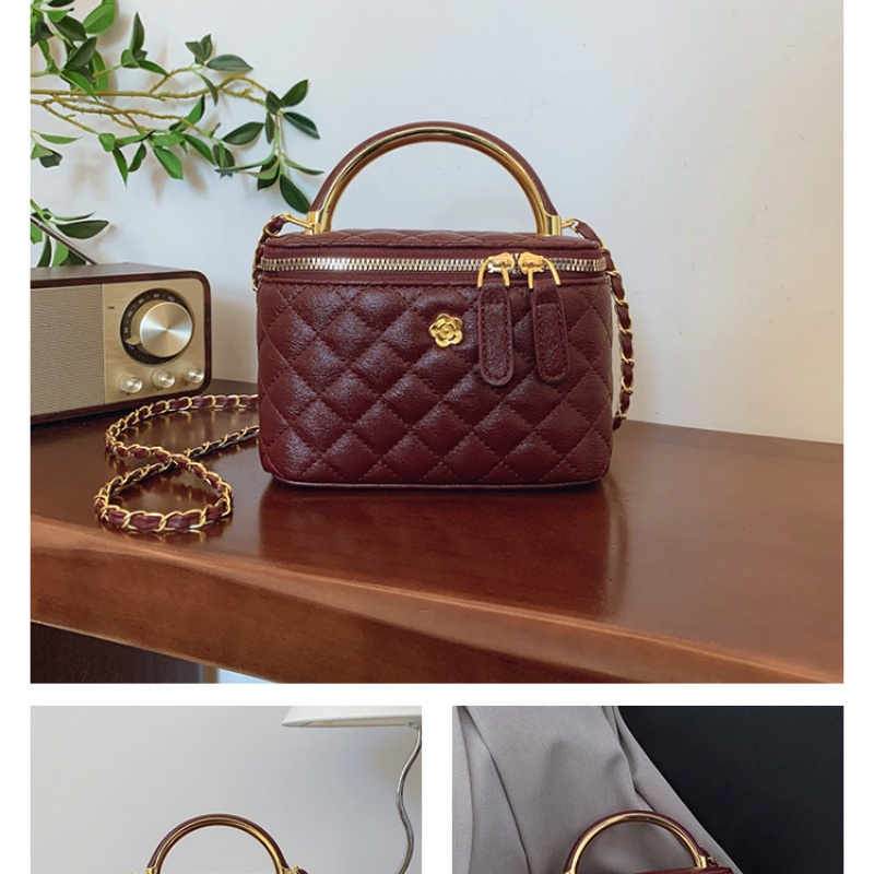 2025 new popular free shipping designer women dia grid chain small fragrant style handbag versatile trend shoulder fashionable crossbody bag